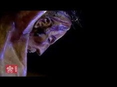 Lágrimas de Deus escorrendo pelo corpo do crucificado!