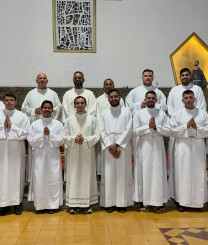 Seminaristas da Diocese São Luiz de Cáceres participam da novena em louvor a São Luiz, padroeiro da Catedral e da nossa Diocese