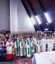 No dia 26 de julho, Dom José, nosso bispo emérito, e o Pe. Benedito peregrinaram à Paróquia Nossa Senhora do Pilar, em Jauru, onde se encontra o jazigo do Beato Nazareno Lanciotti. 
