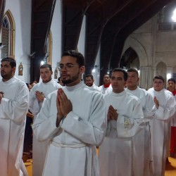 Seminaristas da Diocese São Luiz de Cáceres participam da novena em louvor a São Luiz, padroeiro da Catedral e da nossa Diocese