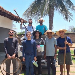Os seminaristas do Seminário São José, junto ao reitor Padre Marcílio, motivados pela Campanha da Fraternidade 2026