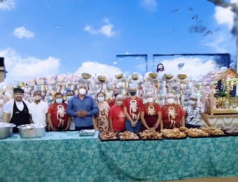 A Paróquia São Sebastião de Cáceres promove  confraternização de Natal com mais de cem famílias carentes.