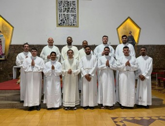 Seminaristas da Diocese São Luiz de Cáceres participam da novena em louvor a São Luiz, padroeiro da Catedral e da nossa Diocese
