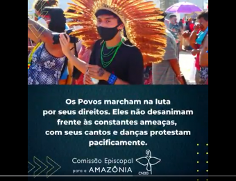 Povos indígenas marcham na luta pelos seus direitos.