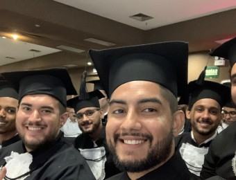 Seminaristas da Diocese colam grau nos cursos de Licenciatura em Filosofia e Bacharelado em Teologia.