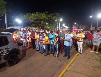 Cursilhistas promovem caminhada pela vida nas ruas de Cáceres - MT.