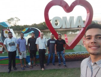 Seminaristas e o Bispo 