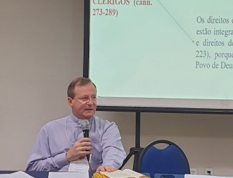 Padre Evandro Stefanello em Aracaju-Sergipe assessora o VII Congresso Regional de Presbíteros -Nordeste III (Bahia e Sergipe)