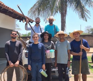 Os seminaristas do Seminário São José, junto ao reitor Padre Marcílio, motivados pela Campanha da Fraternidade 2026