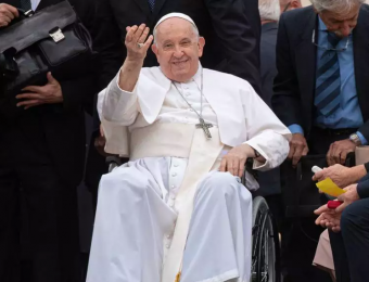 Ação permite que crianças enviem cartas para o Papa Francisco