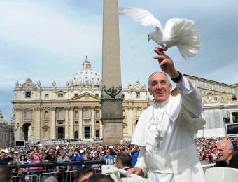 A paz é possível, mas é preciso boa vontade, diz Papa no Angelus